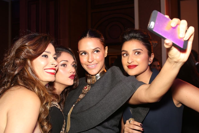 inside-party-selfie-celebs